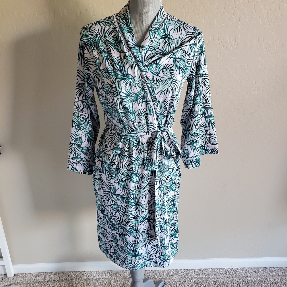 ⭐4/$20 Tahari Robe Small‎